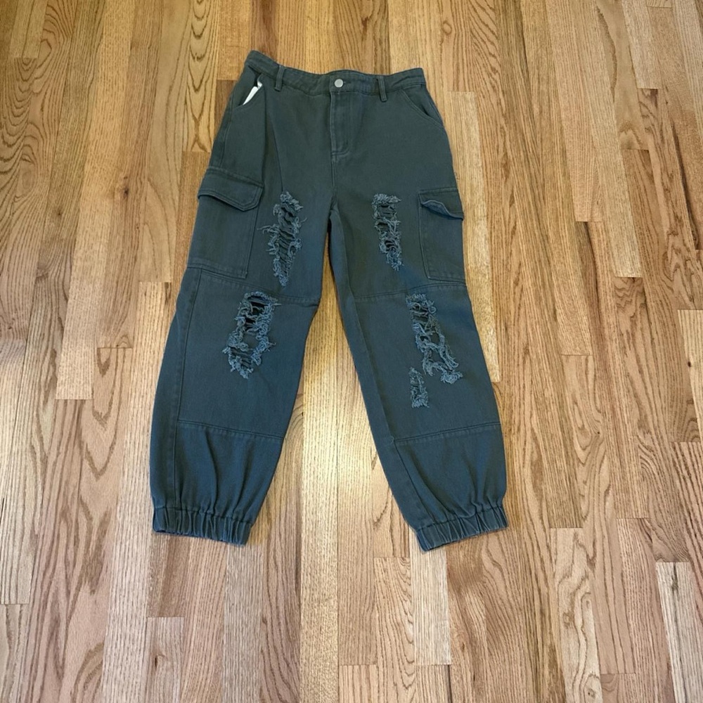 Olive Green Casual Cargo Joggers with Distressed Details